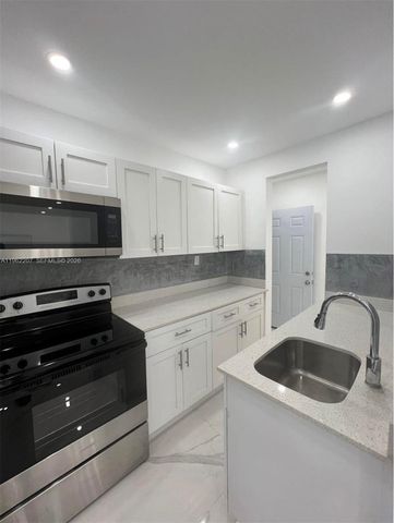 1015 S 17th Ave 8, Hollywood, FL 33020