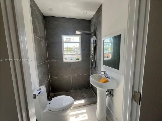 1015 S 17th Ave 8, Hollywood, FL 33020