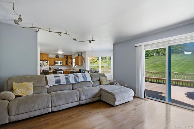 26 Gabriels Path, Poughquag, NY 12570
