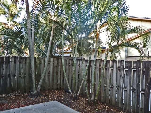 8680 Crater Ter, West Palm Beach, FL 33403