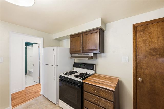 5138 Delford St, Lincoln Place, PA 15207