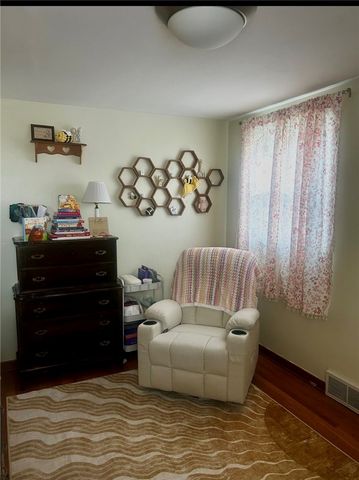 5138 Delford St, Lincoln Place, PA 15207