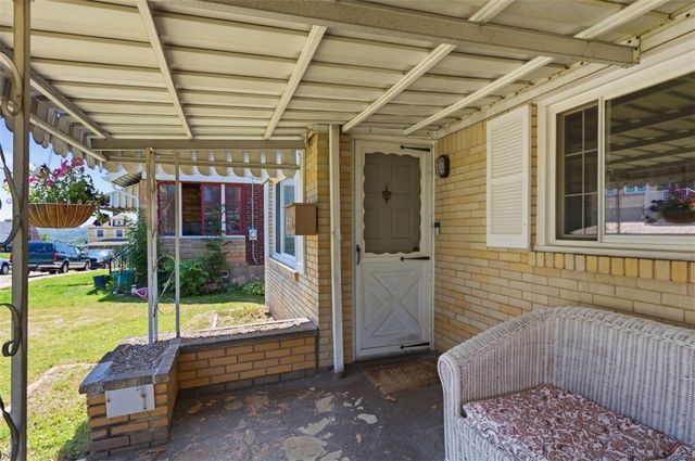 5138 Delford St, Lincoln Place, PA 15207