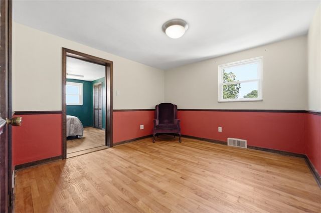 5138 Delford St, Lincoln Place, PA 15207
