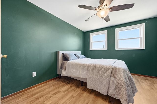 5138 Delford St, Lincoln Place, PA 15207