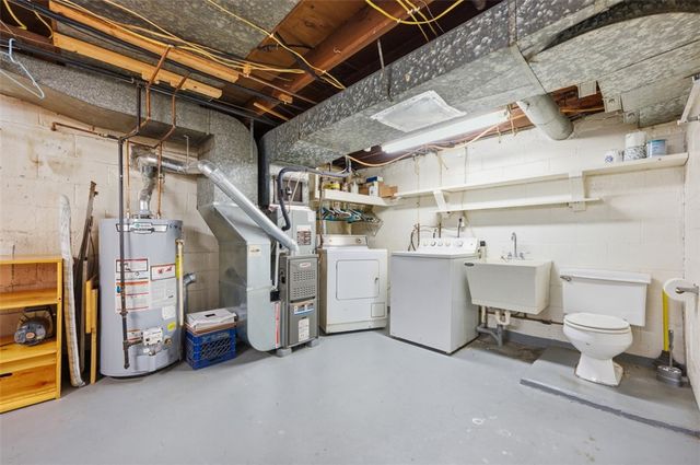 5138 Delford St, Lincoln Place, PA 15207