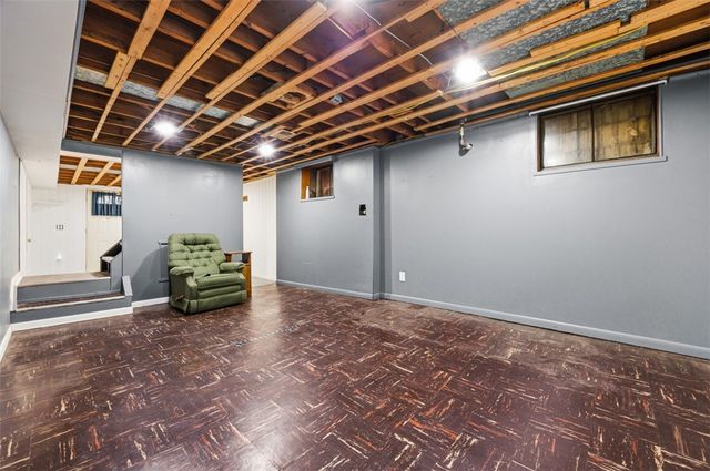 5138 Delford St, Lincoln Place, PA 15207