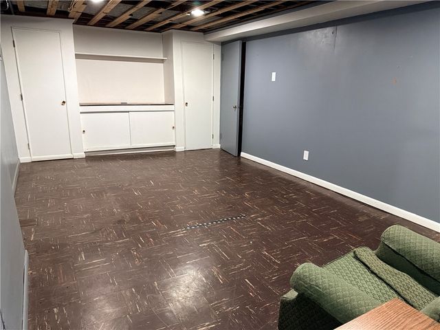 5138 Delford St, Lincoln Place, PA 15207