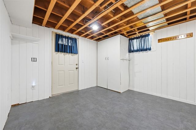 5138 Delford St, Lincoln Place, PA 15207
