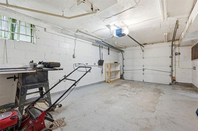 5138 Delford St, Lincoln Place, PA 15207