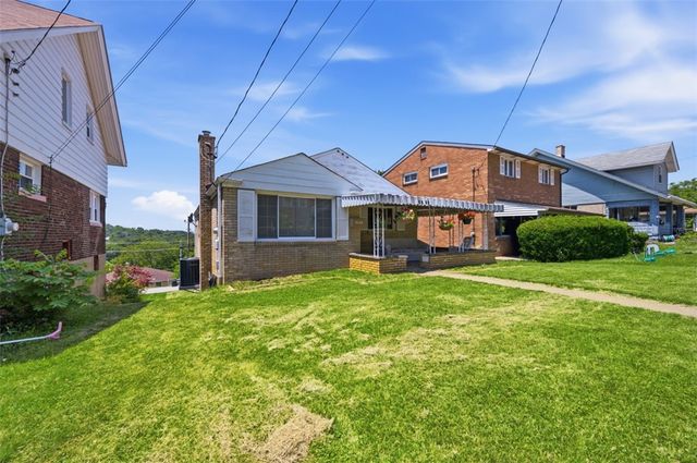 5138 Delford St, Lincoln Place, PA 15207