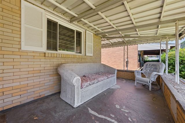 5138 Delford St, Lincoln Place, PA 15207
