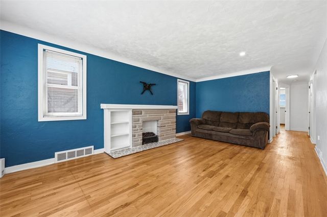 5138 Delford St, Lincoln Place, PA 15207