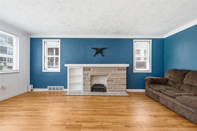 5138 Delford St, Lincoln Place, PA 15207