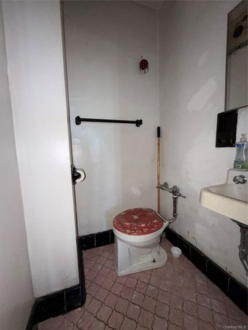 33-04 Junction Blvd 6L, Jackson Heights, NY 11372