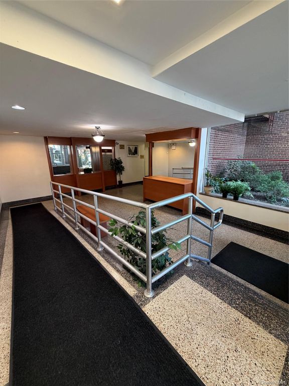 33-04 Junction Blvd 6L, Jackson Heights, NY 11372 — photo 2