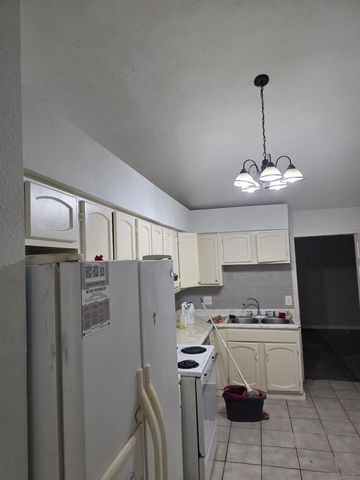 9025 Emnora Lane, Houston, TX 77080
