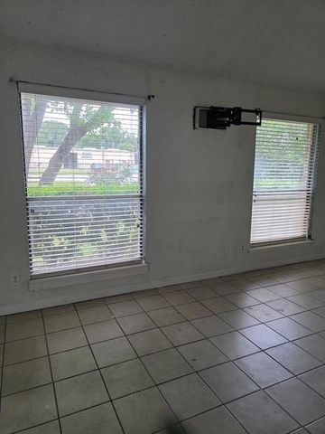 9025 Emnora Lane, Houston, TX 77080