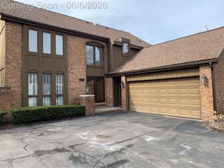 1867 CHIPPING WAY Court, Bloomfield Charter Township, MI 48302