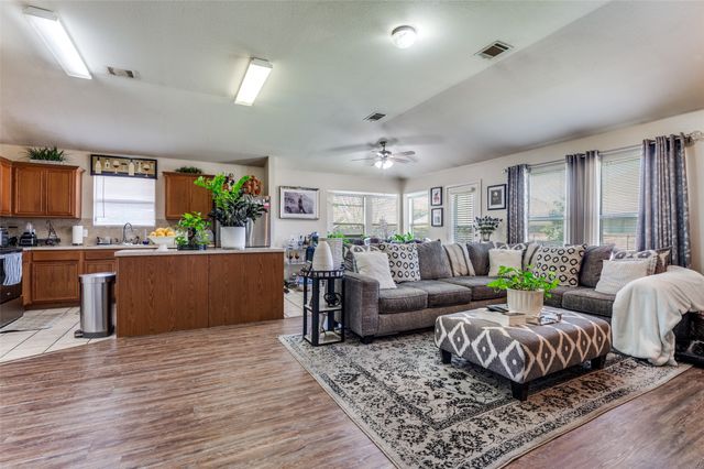 1107 Inglewood Drive, Mansfield, TX 76063