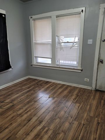 7655 S Clyde Avenue, Chicago, IL 60649