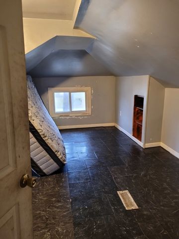 7655 S Clyde Avenue, Chicago, IL 60649