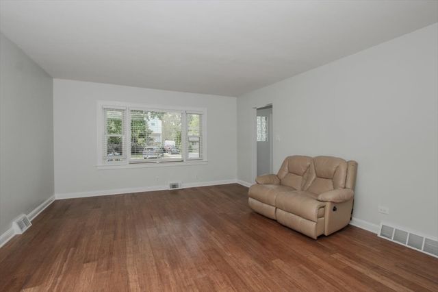 4507 Dorset Avenue, Lisle, IL 60532