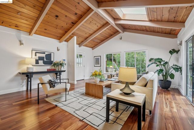 6785 Aitken Dr, Oakland, CA 94611