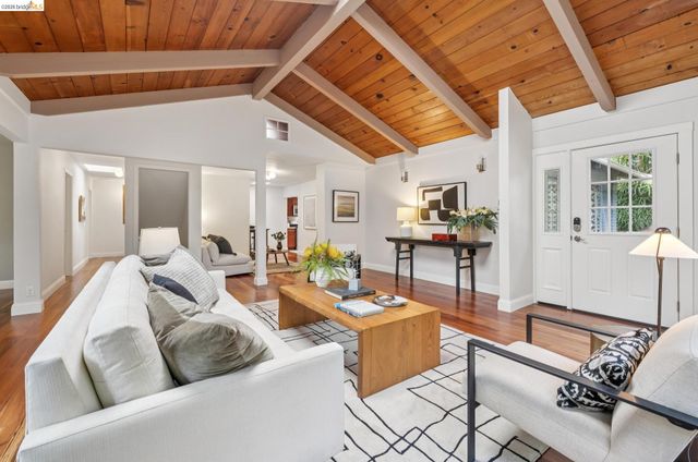 6785 Aitken Dr, Oakland, CA 94611