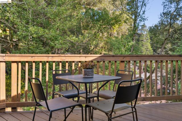 6785 Aitken Dr, Oakland, CA 94611