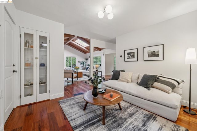 6785 Aitken Dr, Oakland, CA 94611