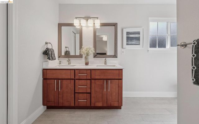 6785 Aitken Dr, Oakland, CA 94611