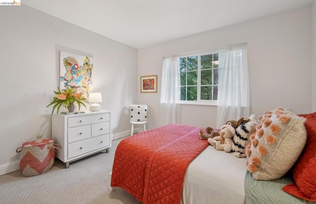 6785 Aitken Dr, Oakland, CA 94611