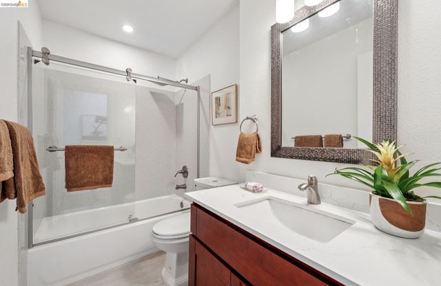 6785 Aitken Dr, Oakland, CA 94611