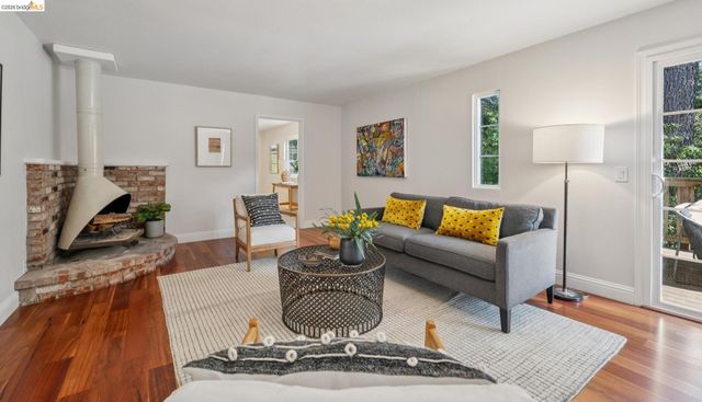 6785 Aitken Dr, Oakland, CA 94611