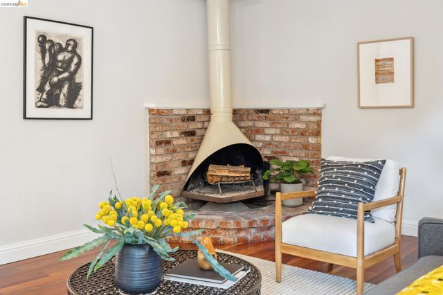 6785 Aitken Dr, Oakland, CA 94611