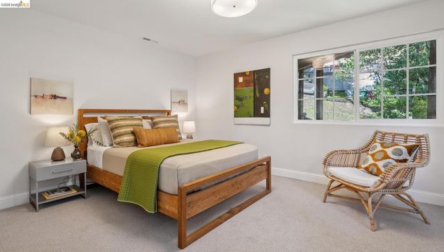 6785 Aitken Dr, Oakland, CA 94611