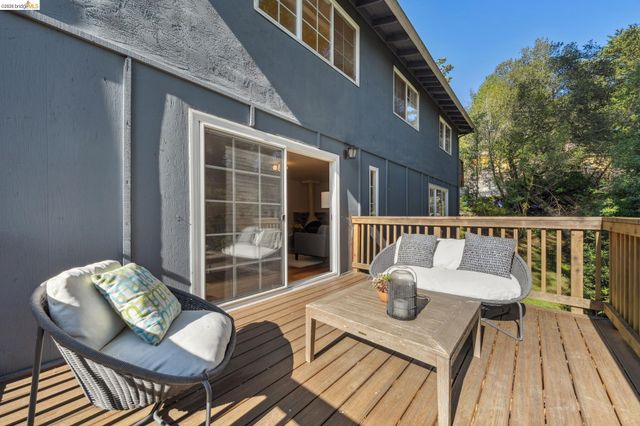 6785 Aitken Dr, Oakland, CA 94611