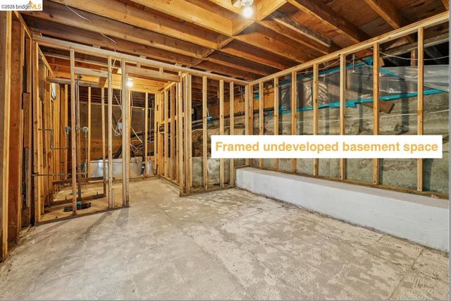 6785 Aitken Dr, Oakland, CA 94611