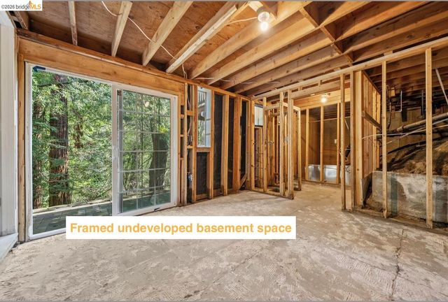 6785 Aitken Dr, Oakland, CA 94611