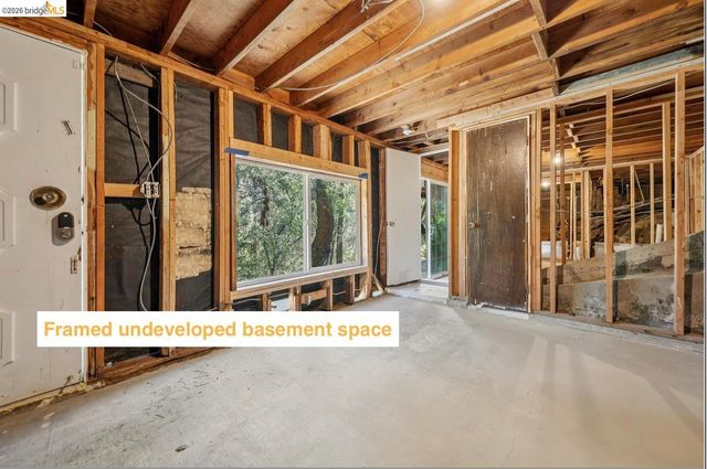 6785 Aitken Dr, Oakland, CA 94611