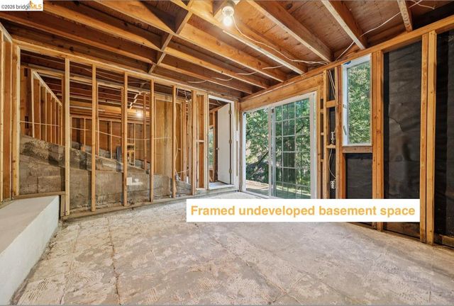 6785 Aitken Dr, Oakland, CA 94611