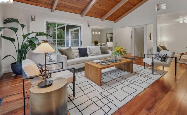 6785 Aitken Dr, Oakland, CA 94611