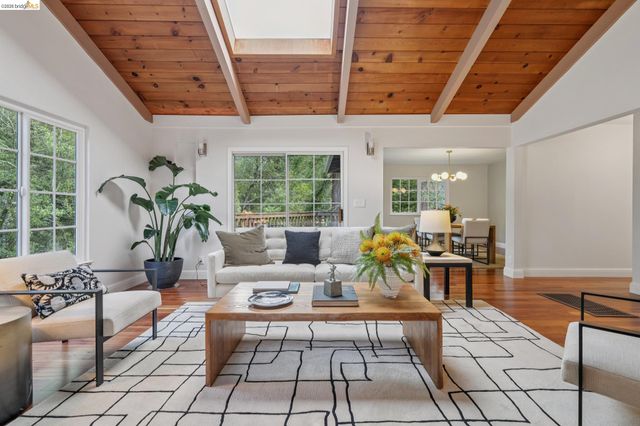 6785 Aitken Dr, Oakland, CA 94611