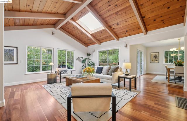 6785 Aitken Dr, Oakland, CA 94611