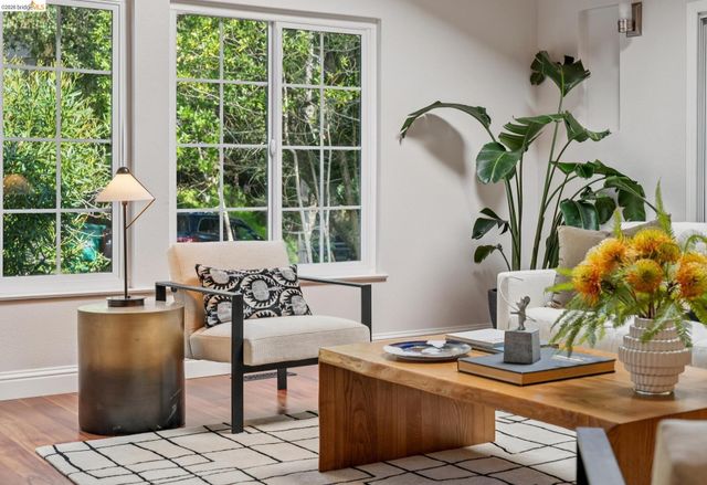 6785 Aitken Dr, Oakland, CA 94611