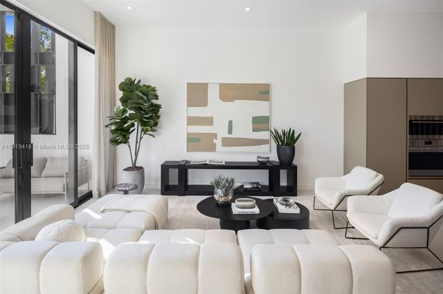 86 SW 28th Rd 7, Miami, FL 33129