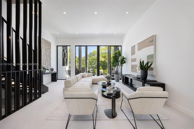 86 SW 28th Rd 7, Miami, FL 33129