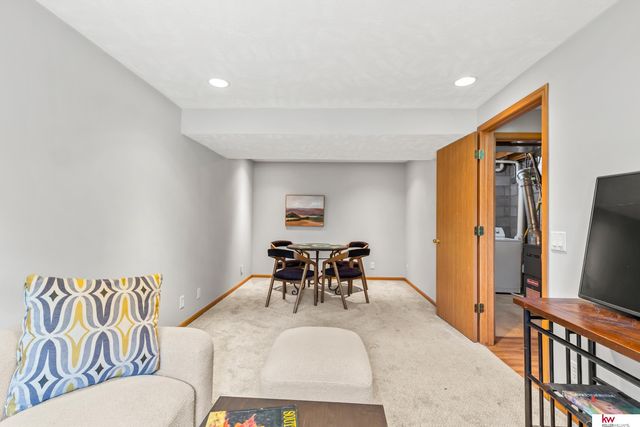 16502 Burdette Street, Omaha, NE 68116