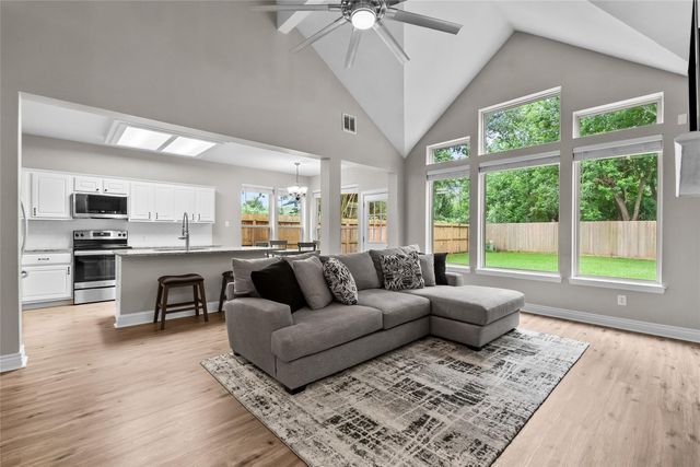2111 Village Dale Avenue, Houston, TX 77059